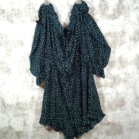 NWT Boohoo Plus Polka Dot Bardot Ruffle Playsuit Green& White Size 20 - Picture 5 of 16